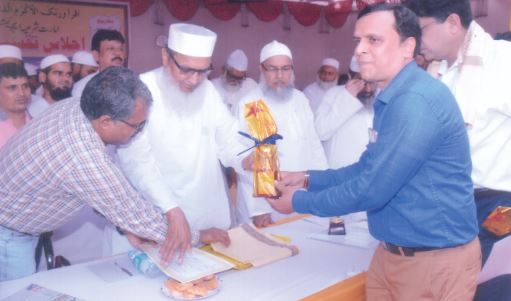 Dr. Fuzail Ahmad(Principal) Taking his Award by Ameer Shariyat